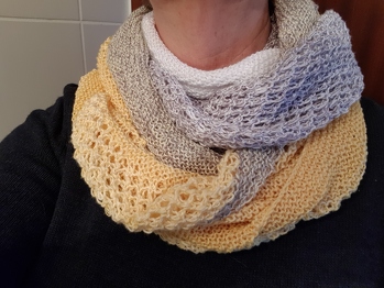 es hat alles super geklappt; die Wolle kann ich nur empfehlen - kratzt nicht,  fusselt nicht, ist sehr schön weich und warm und die Farben  - genau das Richtige für dieses triste Wetter ????