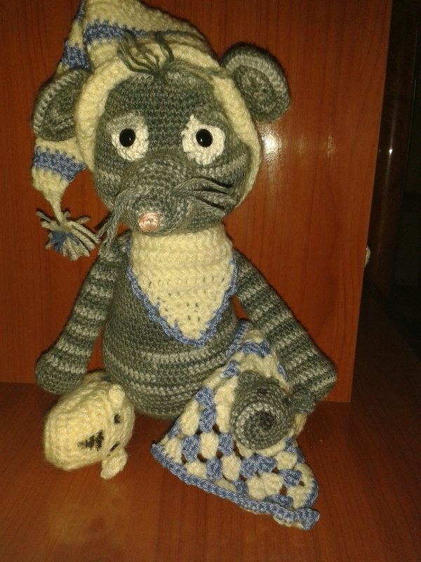 Häkelanleitung für Gabis Ratte Manni, ca. 30 cm, mit verschiedenen Outfits