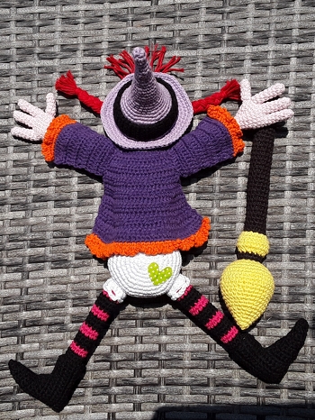 Gesehen , verliebt, gehäkelt. Bin begeistert von der Idee und Anleitung. Danke dafür.