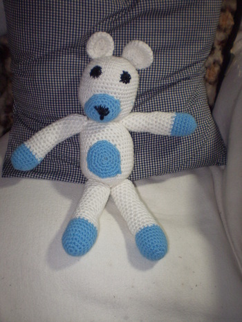 Hallo,es hat mir sehr viel Spass gemacht,den Bären zu häkeln.Ich habe aber einen Eisbär gemacht.Ist auch schön geworden.Oder !