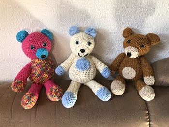 Schon vier Bärchen gehäkelt, eines davon verschenkt 😊