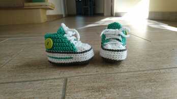 Diese Schühchen häkeln sich schnell und sind einfach mega niedlich.