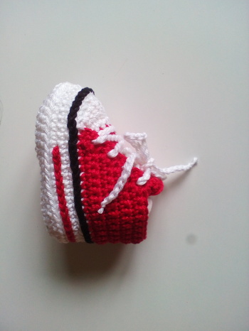 Erster Versuch Baby chuks
Bin begeistert... Suuuper Anleitung
Selbst für eingefleischte Stricker in wie mich, die mit häkeln bis jetzt nichts am Hut hatte ????
Vielen Dank zwergerlstrick ????