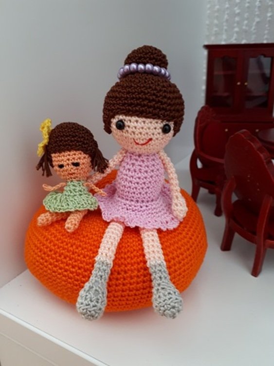 Mother with Daughter, Amigurumi Crochet Pattern