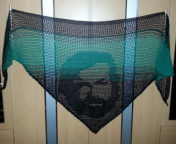 Habe die Anleitung gekauft und sofort losgenadelt.
Das wird bestimmt nicht das letzte Buddy-Tuch sein :)