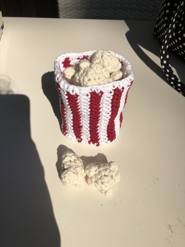 Häkelanleitung Popcorn mit Becher
