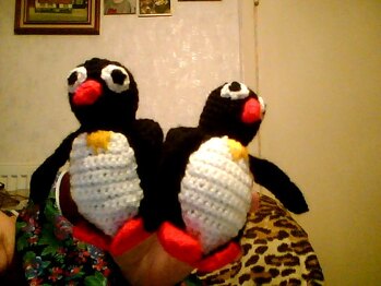 Der Pinguin hat sich gut häkeln lassen. Ich habe ihn etwas abgeändert, aber dafür in doppelter Ausführung. Eine sehr gute Anleitung.