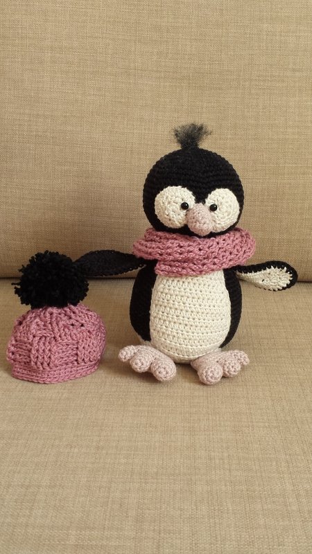 Haekelicious Pinguin mit Korbmustermütze und Eiswürfel