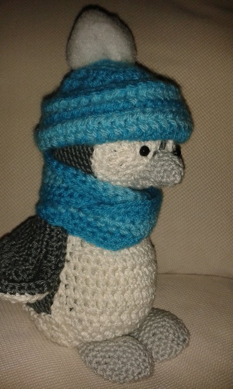 Haekelicious Pinguin mit Korbmustermütze und Eiswürfel