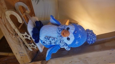 Haekelicious Pinguin mit Korbmustermütze und Eiswürfel