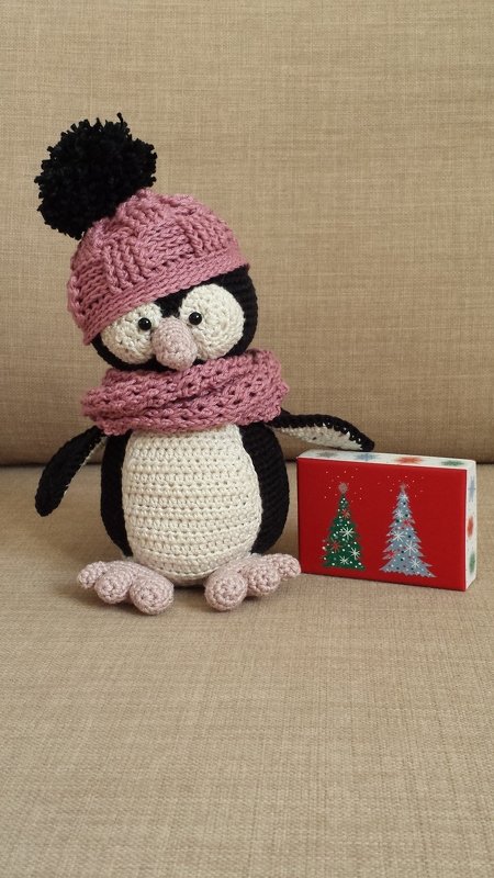 Haekelicious Pinguin mit Korbmustermütze und Eiswürfel