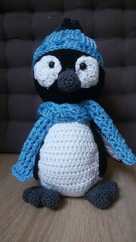 Haekelicious Pinguin mit Korbmustermütze und Eiswürfel