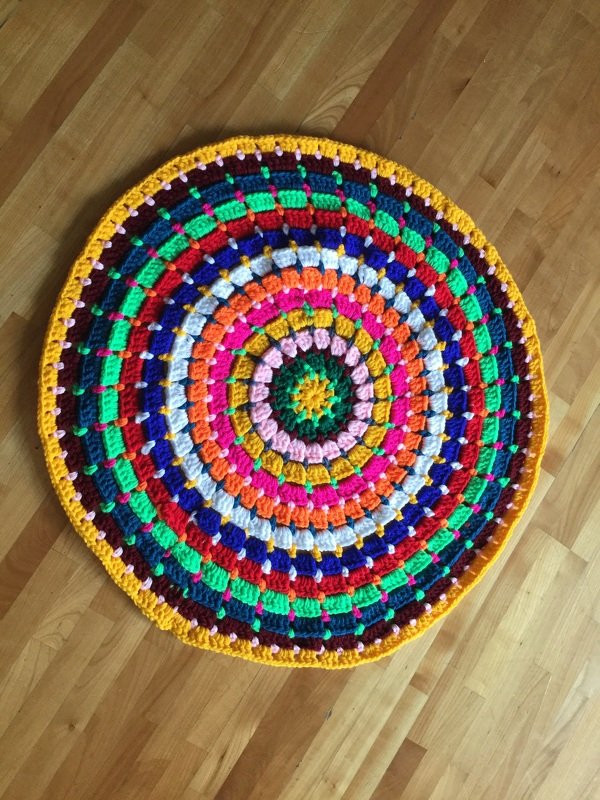 Häkelanleitung Runder Teppich Kunterbunt in 2 Größen