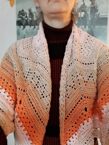 ich hatte leider nur zwei kleine Bobbel, daher der krasse Farbabschnitt