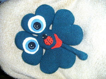 Das Glücks-Kleeblatt habe ich nach einer Anleitung von Manuea Etzold gearbeitet