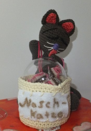 hab ich als Dankeschön gehäkelt für die Patentante meines Sohnes die mich / uns in den letzten 4 Wochen Krankheit sehr unterstützt hat