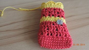 Anl. Handytasche von www.wongalonga.de
Es ist alles gut beschrieben .