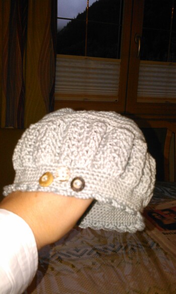 Ballonhaube hab ich für einen Täufling gemacht für a Tracht dazu gut zum Arbeiten <3