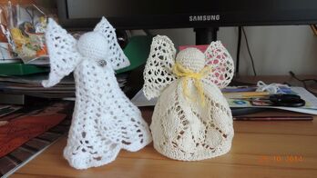 Ich bin am probieren möchte mir einen Engel als Baumspitze machen hier 2 versuche am 3. bin ich noch.
Ohne Anleitung eigene Idee