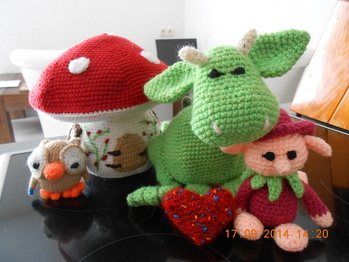 Hier einige meiner kleinen und auch größeren Häkeleien.