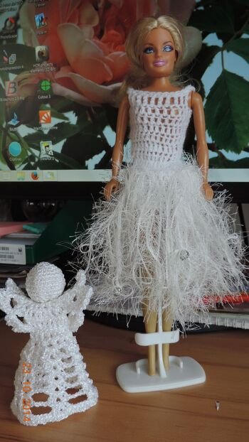 Auf der Suche nach einen bestimmten gestrickten Engel und nicht gefunden hab ich einfach probiert.
Nein keine Anleitung von hier eigene Idee