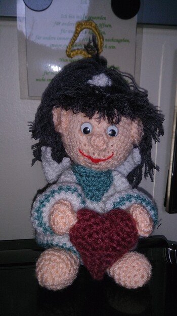 Das ist mein Engelchen der Liebe. Die Kleine habe ich meinem Mann zur Hochzeit geschenkt