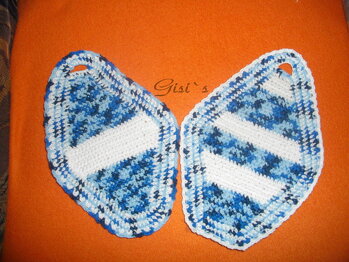 Noch ein Paar Topflappen nach eigener Idee.