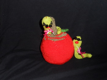 Der wurmstichige Apfel. Prima.