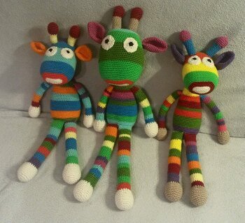 HIer die Fotos meiner Giraffen-Bande. Das sind die Ostergeschenke für die Kleinen. Die Anleitung ist super einfach zu verstehen und gut mit Bildern ausgestattet.