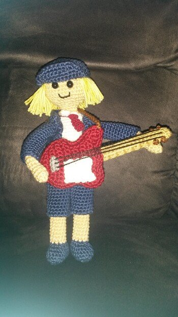 Meine eigene Anleitung :-) Soll Angus Young von ACDC darstellen