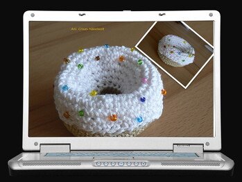 Ein Versuch Anleitung bei FB gesehen.
Die kleinen Perlen sind gleich mitgehäkelt.