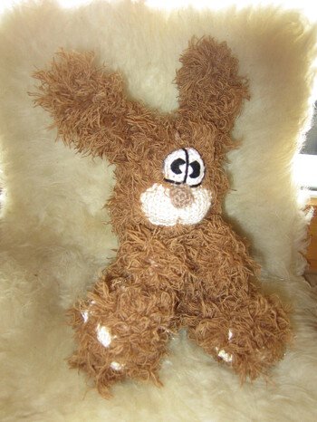 Dieses Hazi hab ich "frei Schnauze" gemacht.... einfach mal so drauf losgehäkelt und dieser kleine Hase kam dabei heraus.