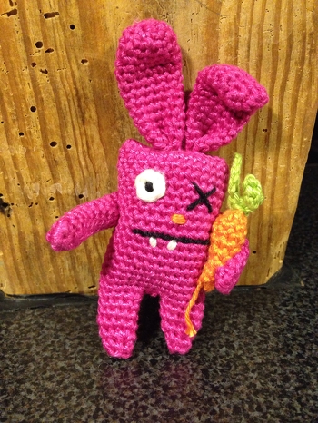 Ja, er guckt immer so. Er kann nicht anders.