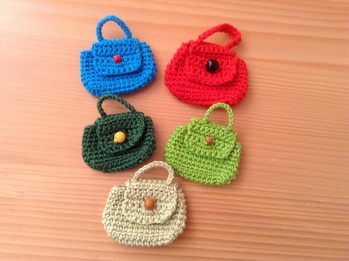 Ich nehme die kleinen Täschchen für Geschenkeanhänger, oder für den Einkaufschip