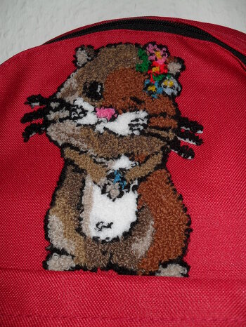 3 D-Stickereibild auf einem Kinderrucksack.