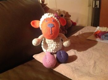 Mein aller erstes Werk aus Wollresten, gerade das Bunte hat mein Enkelkind besonders beeindruckt.