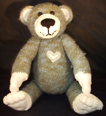 Mein Teddy, voll Bewegungsfähig und mit Brummstimme.