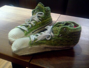 Es war eine wirklich sehr gute Anleitung!
Nach kleinen Startschwierigkeiten lief es sehr gut! Die Schuhe waren ein Geschenk und sind mit Begeisterung angekommen.
Vielen Dank dafür!