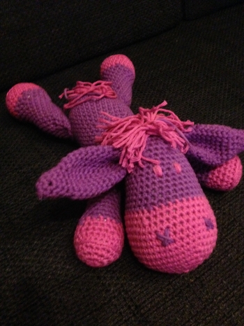 Dieses Eselchen habe ich für eine ganz liebe Freundin gehäkelt :-)