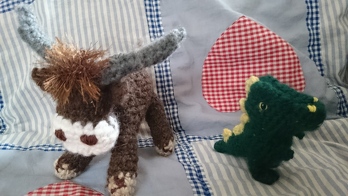 einfach mal ohne Anleitung ein Longhorn gehäkelt für meine Schwester zum Geburtstag