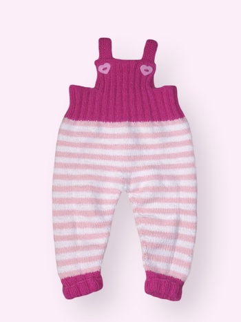 Delphi hat die Hose nach meiner Anleitung gestrickt, und ich finde sie ist toll geworden.
https://www.crazypatterns.net/de/items/4980/babyhose-und-muetze