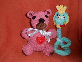 Sclange und Teddy vertragen sich gut.