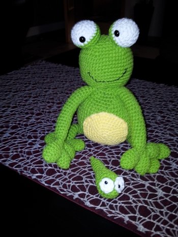 Ich habe nachdem ich ein Buch über Strickpuppen und Häkeltiere gelesen habe, schon einige Kinder mit den Kreationen glücklich gemacht.