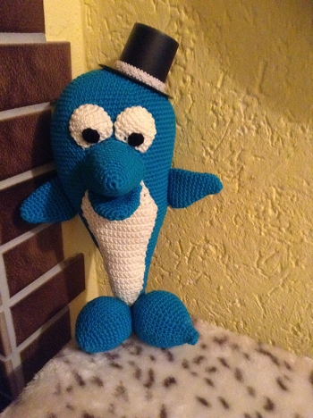 Super Anleitung, leicht nachzuarbeiten, hat richtig Spaß gemacht. Leider habe ich den Delphin verschenkt, an eine Liebhaberin, am liebsten hätte ich ihn selbst behalten. Habe mir schon überlegt, ihn mit einer Spieluhr zu bestücken und dann an einen neuen Erdenbürger zu verschenken. Er hat so ein süßes Gesicht, einfach zum Verlieben. Vielen Dank für die tolle Anleitung.