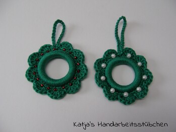 Ein paar Weihnachtsanhänger nach einer Anleitung von Berli Design.