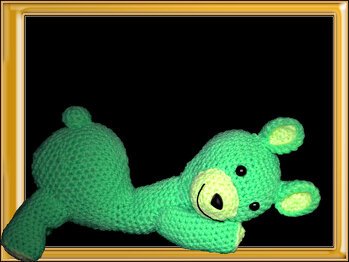 Nach der Anleitung von Josasu lucygurumi - So ein iedliches Kerlchen; den verschenke ich nicht; der bleibt bei mir. Sehr schön beschriebene Anleitung. Hat wirklich Spaß gemacht ihn zu häkeln und ging ruckzuck :-)