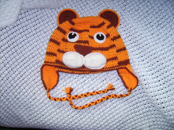 Und meine Großnichte mußte natürlich auch eine neue Mütze bekommen. Auch diese Anleitung ist von Nathalie Häkelteufel