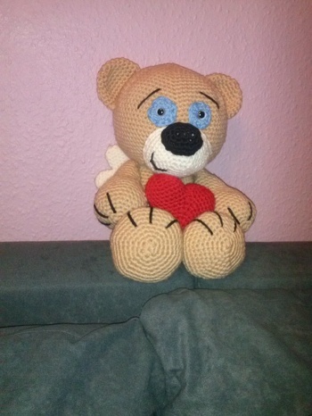 Die Häkel Anleitung hatte ich mir über Dawanda Shop esbelotta besorgt. Schutzengelbärchen. Ist bisher mein liebstes Stück.