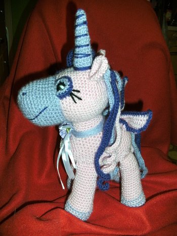 Einhorn Paulina ist das gelungene Design von Katrin Petzold - suri´s häkelfee - ich liebe ihre Tierchen