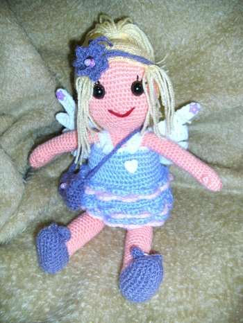 Engel Anni - dieses entzückende Engelchen habe ich nach einer Anleitung von " gehäkelt von Katja " gehäkelt.